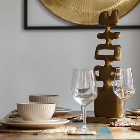 Spacious Three-bedroom In Leeds *