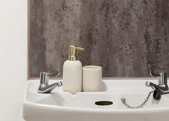 아파트 Spacious Three-bedroom In Leeds 리즈