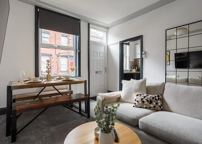 Spacious Three-bedroom In Leeds