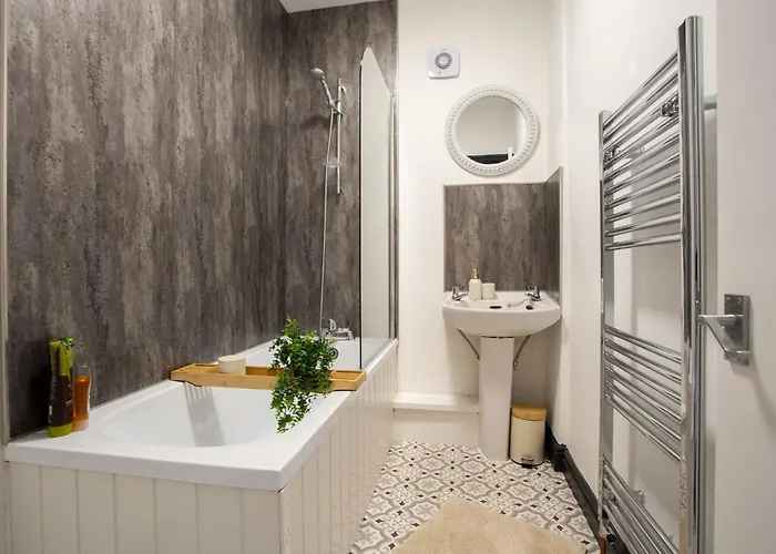 Spacious Three-bedroom In Leeds 아파트 리즈