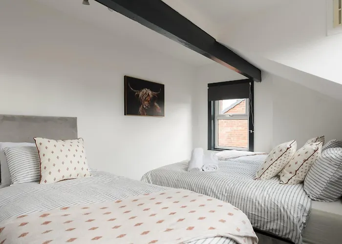 Spacious Three-bedroom In Leeds *