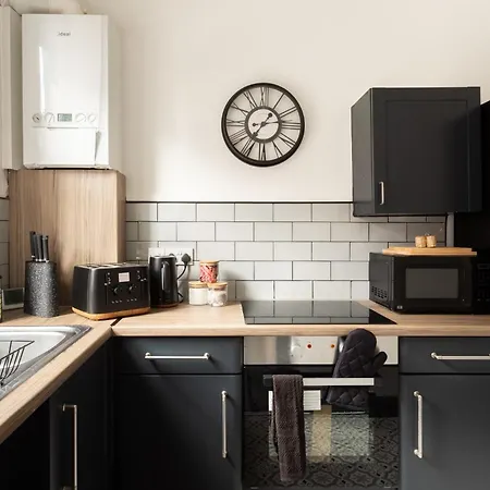 Spacious Three-bedroom In Leeds Διαμέρισμα Λιντς