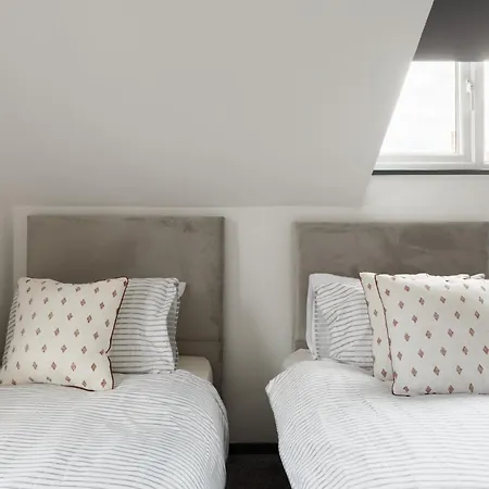 Spacious Three-bedroom In Leeds Apartament